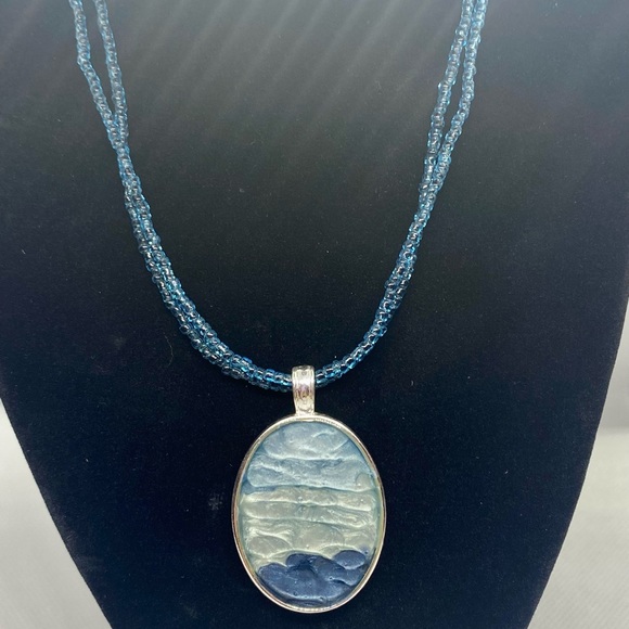 2 Kenneth Cole Necklaces - Picture 3 of 4